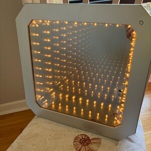 Calling All Content Creators! VTG 3D Infinity Mirror Lamp Selfie & Video Light